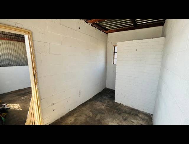 360M² WAREHOUSE TO LET IN ROODEPOORT CENTRAL